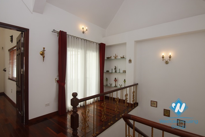 Hanoi furnished 4 bedrooms villa for let in Vinhomes Riverside with river view